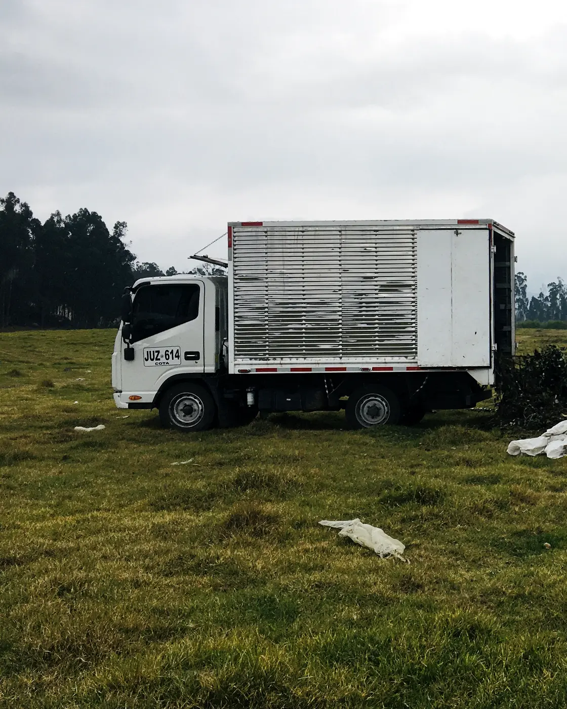 Vehículo dispuesto para el transporte de residuos vegetales